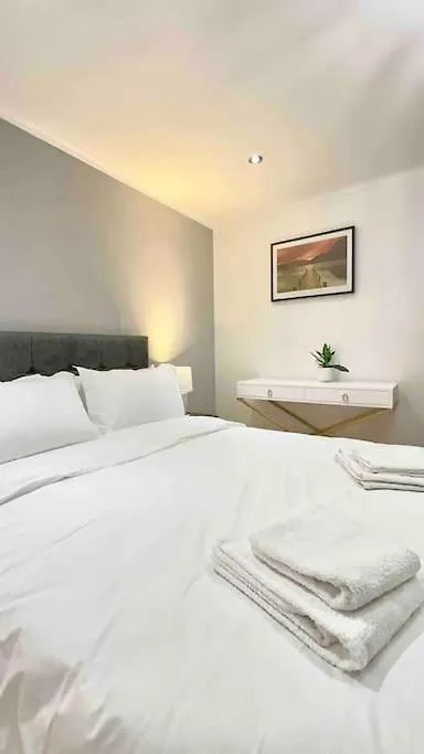 A Beautiful Stylish 2 Bedroom Apartment -City Of Лондон