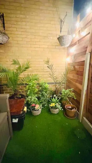A Beautiful Stylish 2 Bedroom Apartment -City Of Лондон 0*,