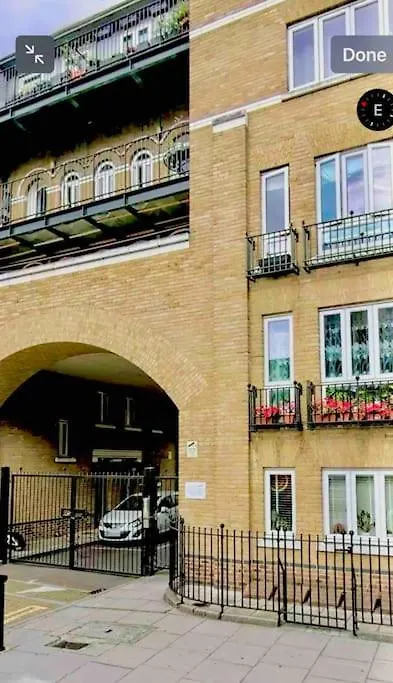 A Beautiful Stylish 2 Bedroom Apartment -City Of Лондон
