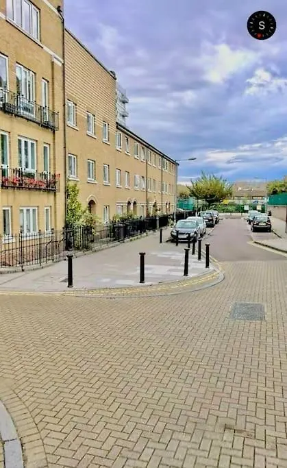 A Beautiful Stylish 2 Bedroom Apartment -City Of Лондон