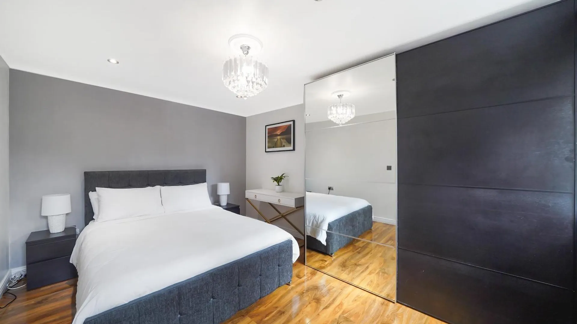 A Beautiful Stylish 2 Bedroom Apartment -City Of Лондон